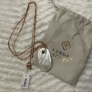 NWT Kendra Scott Rose Gold Inez Pendant Necklace in Mother of Pearl